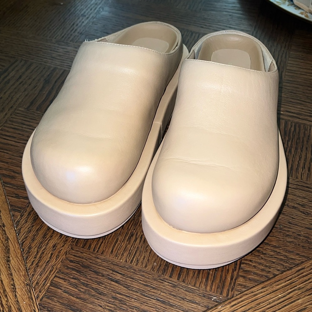 Paloma Barcelo light nude platform shoes! NEW without box